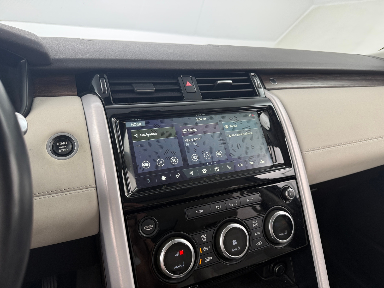 Thumbnail: 2018 Land Rover Discovery - 3