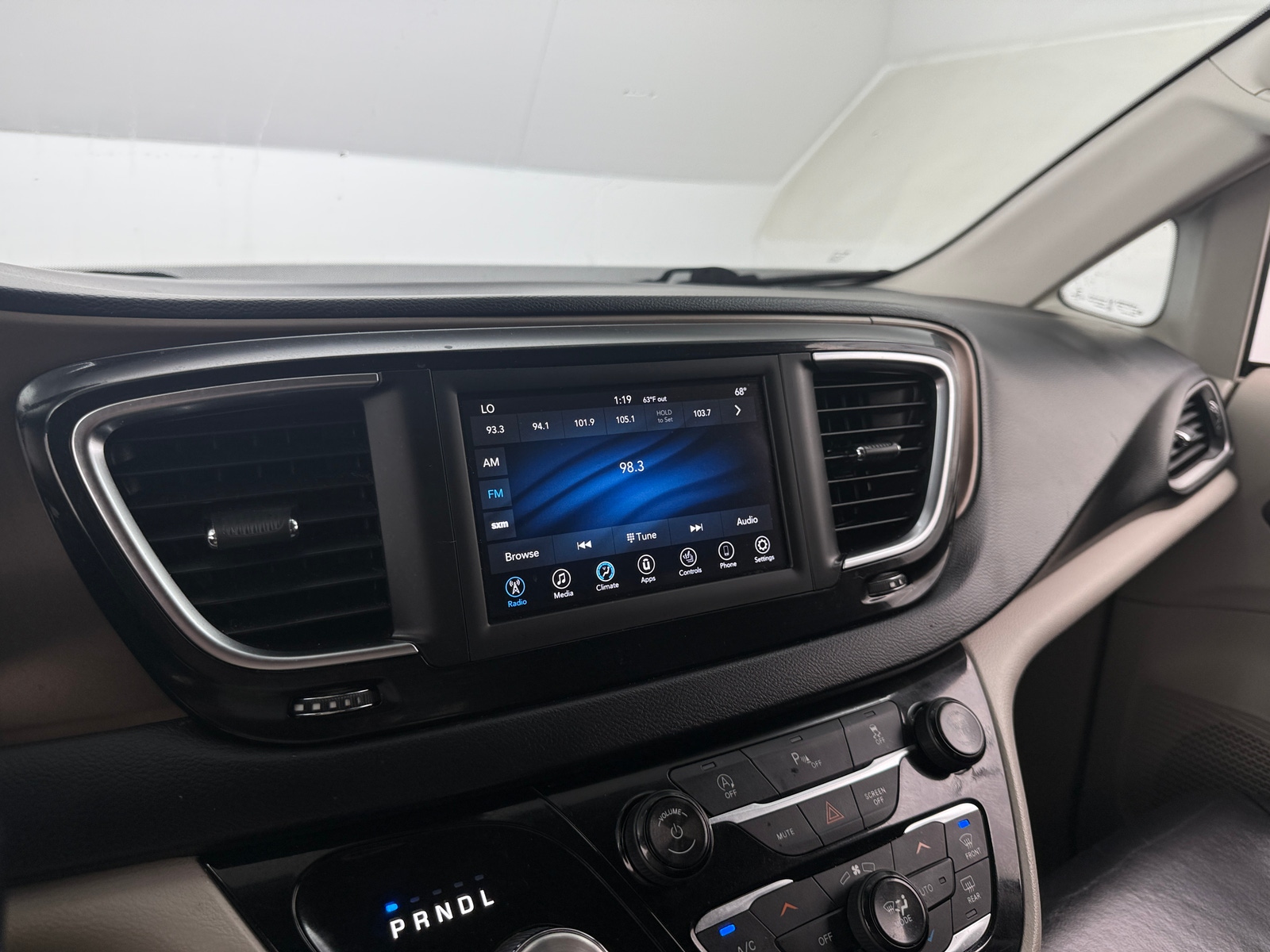 Thumbnail: 2019 Chrysler Pacifica - 3