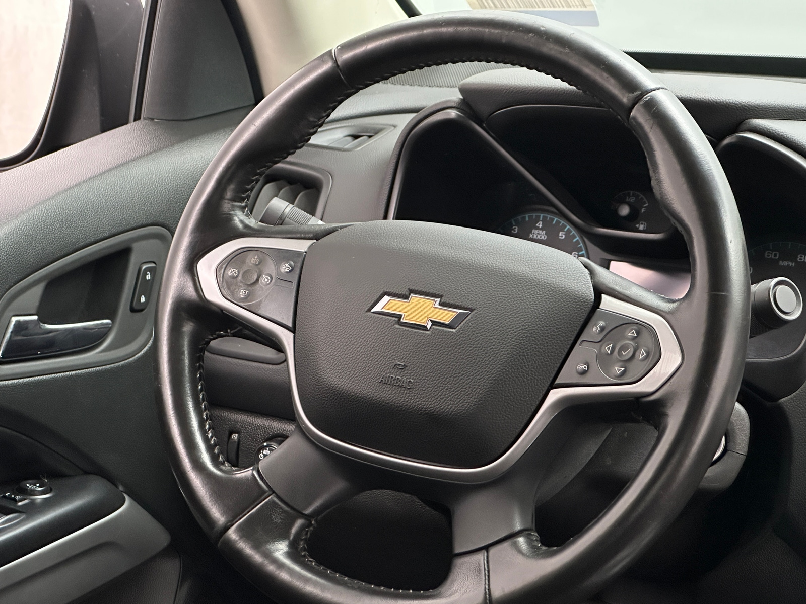 Thumbnail: 2022 Chevrolet Colorado - 5