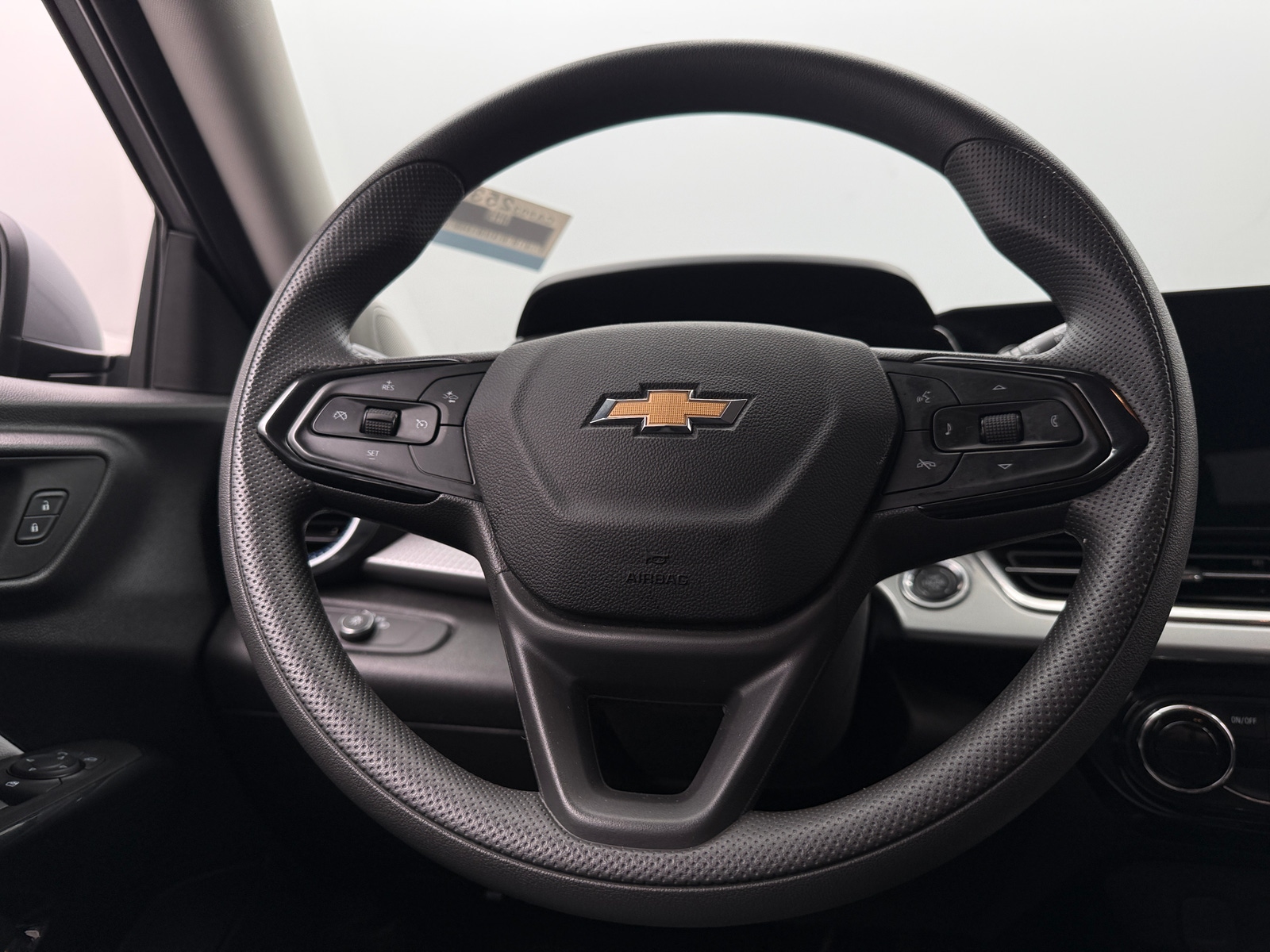 Thumbnail: 2025 Chevrolet Trax - 5