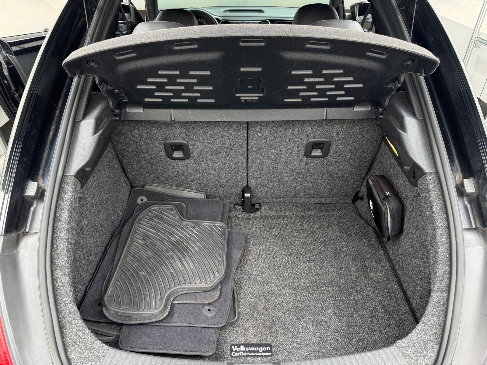 Thumbnail: 2012 Volkswagen Beetle - 6