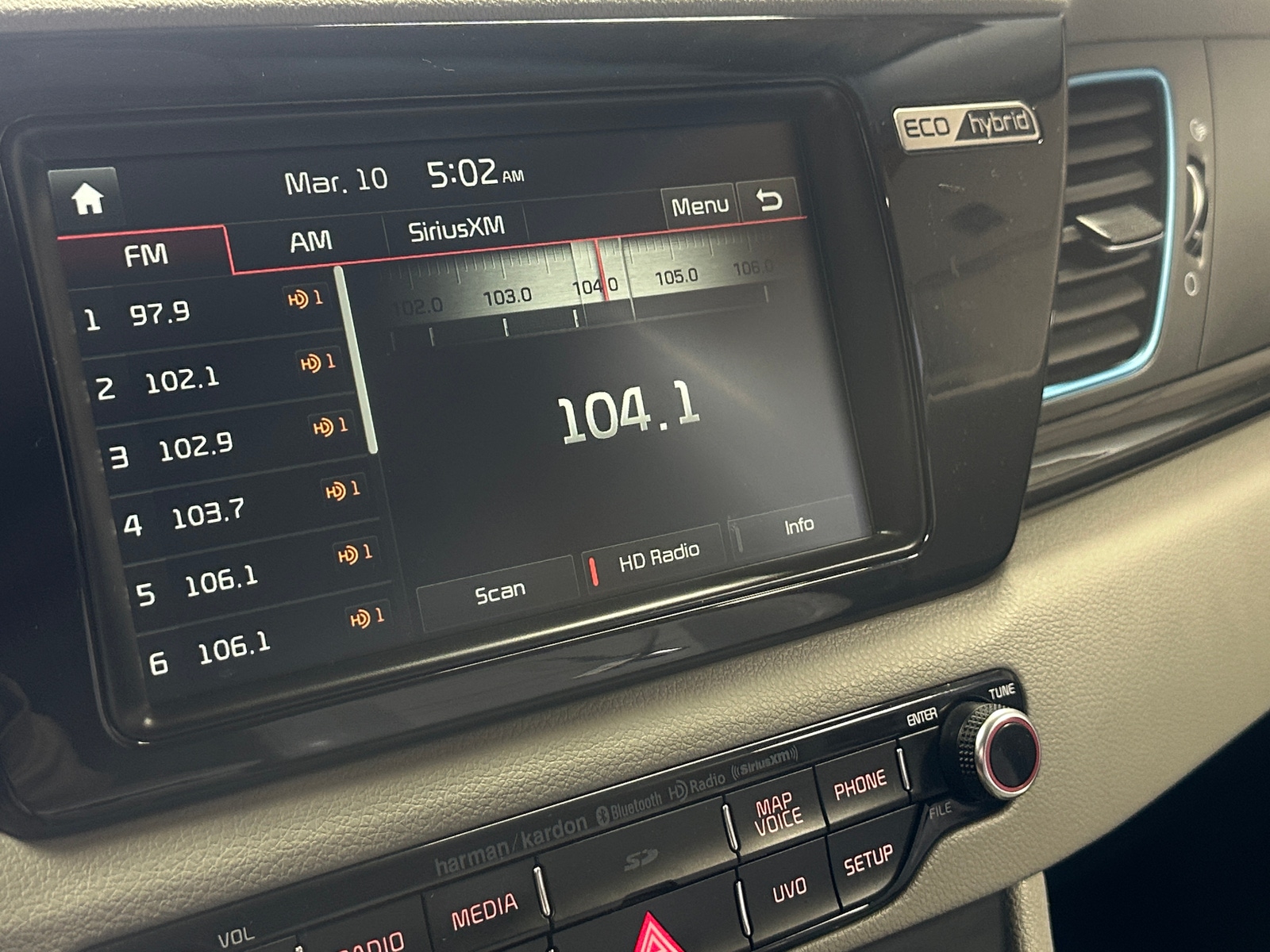 Thumbnail: 2017 Kia Niro - 3