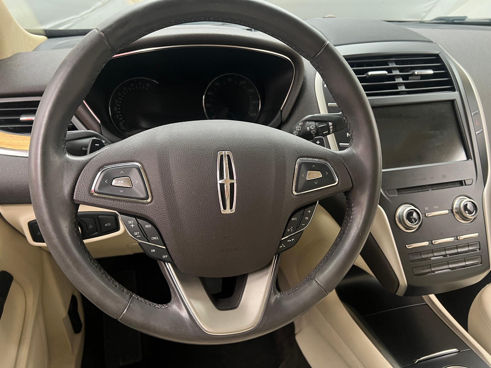 Thumbnail: 2016 Lincoln MKC - 4