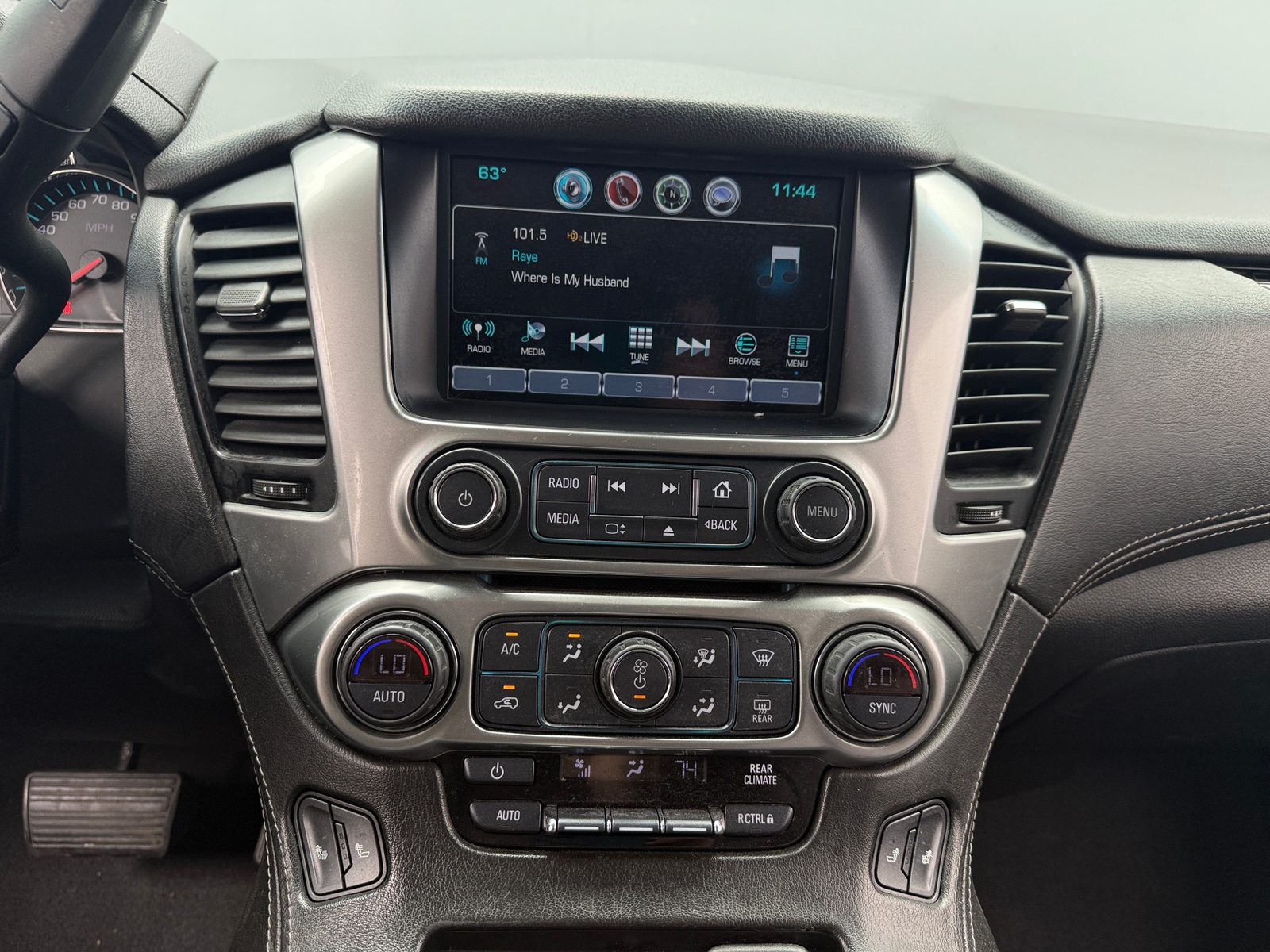 Thumbnail: 2019 Chevrolet Suburban - 3