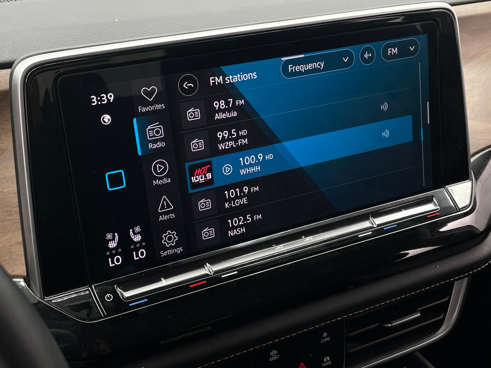 Thumbnail: 2024 Volkswagen Atlas - 3