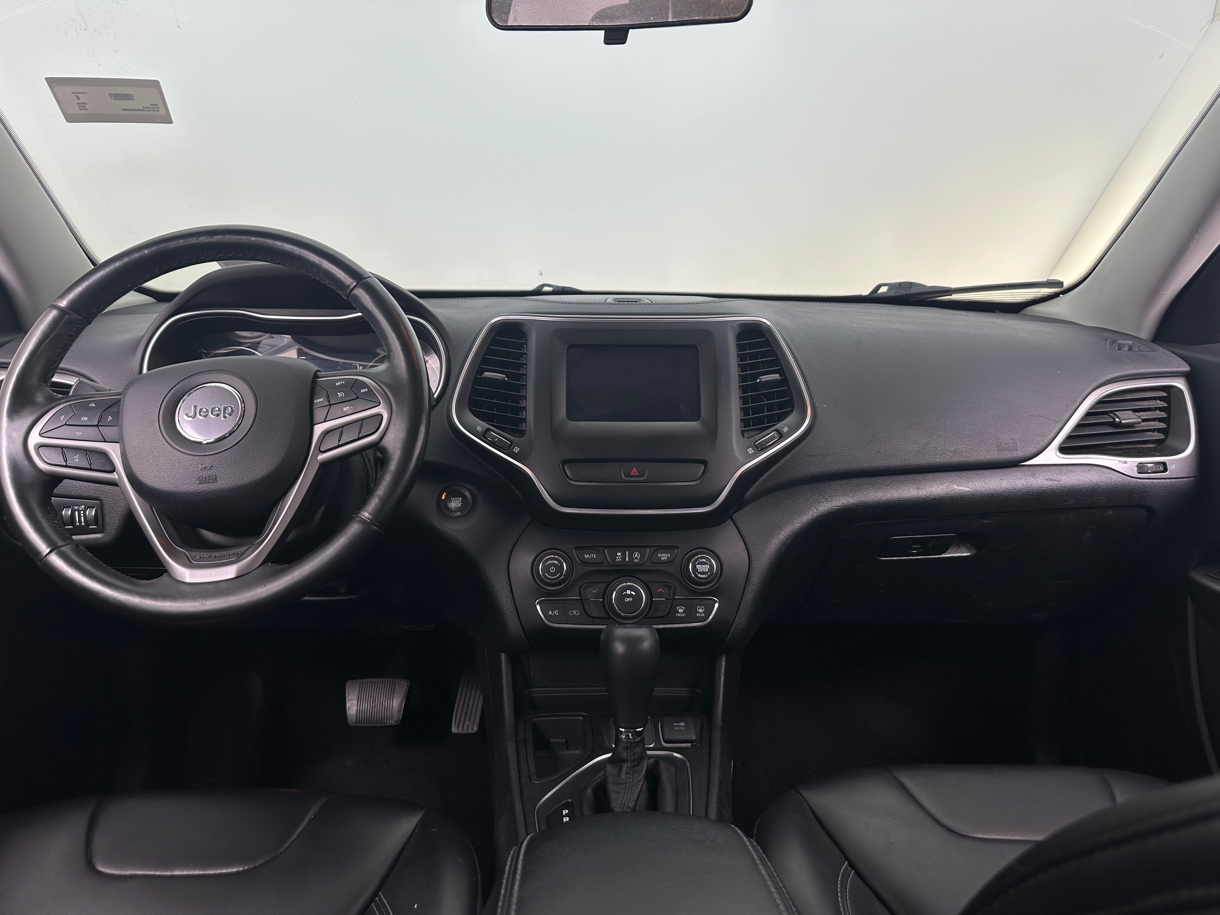 2019 Jeep Cherokee Latitude Plus - Photo 2