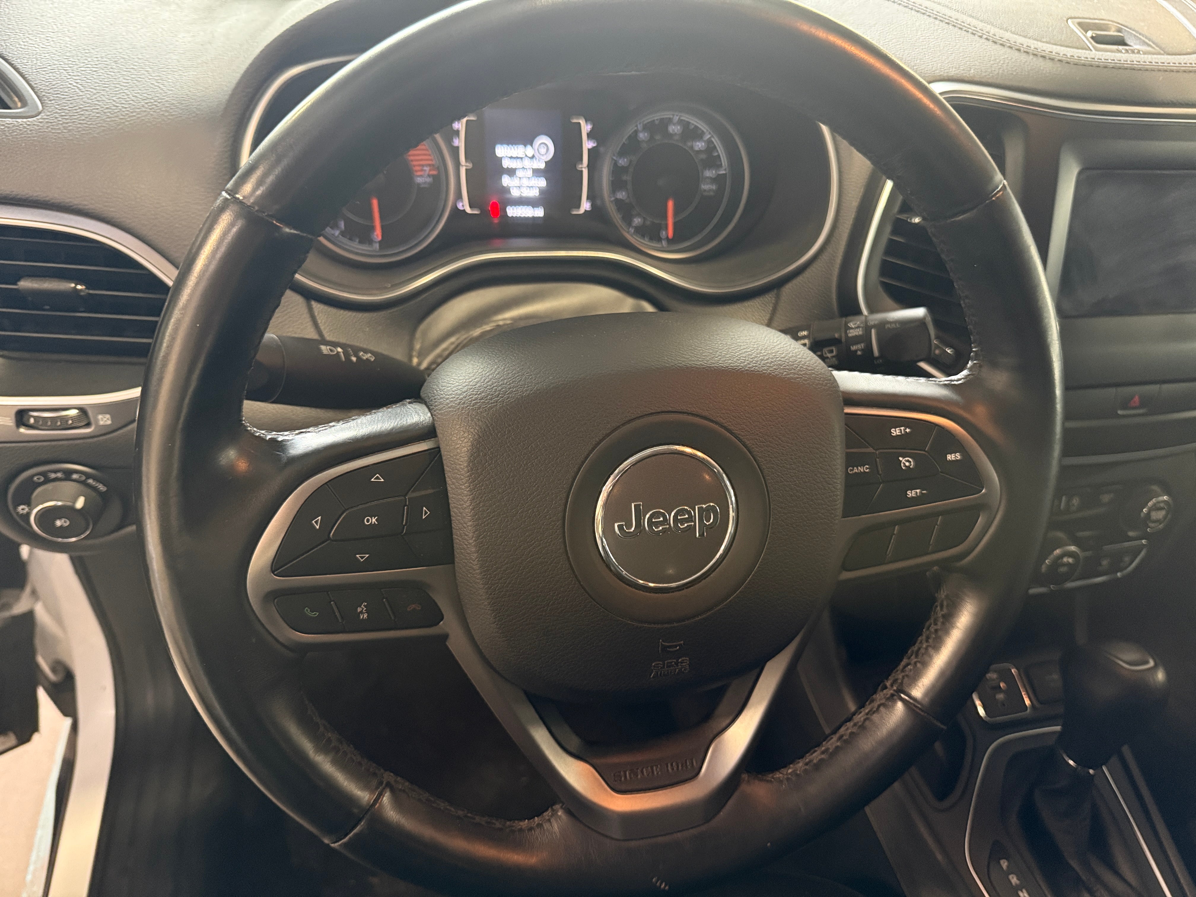 2019 Jeep Cherokee Latitude Plus - Photo 6