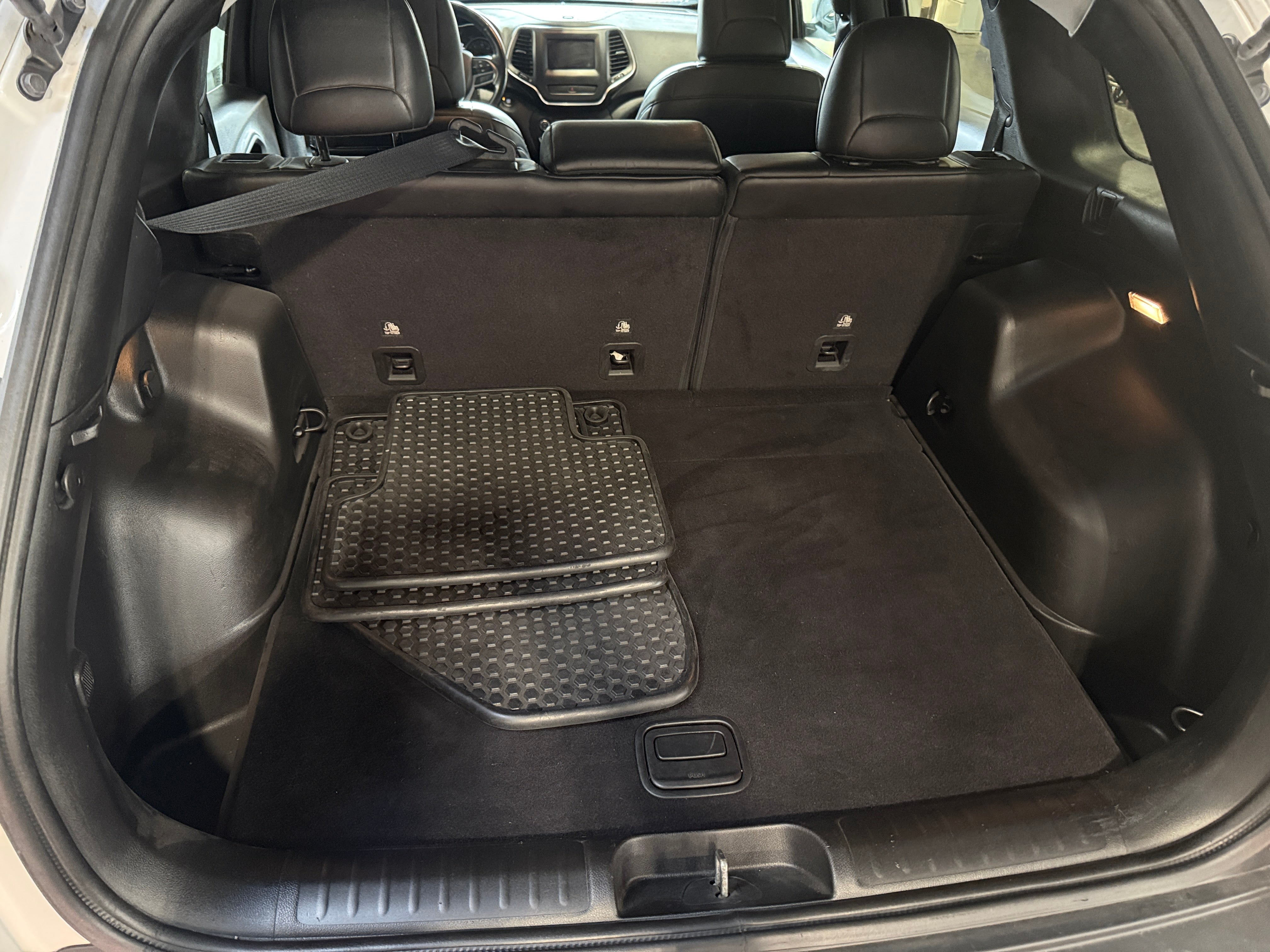2019 Jeep Cherokee Latitude Plus - Photo 7