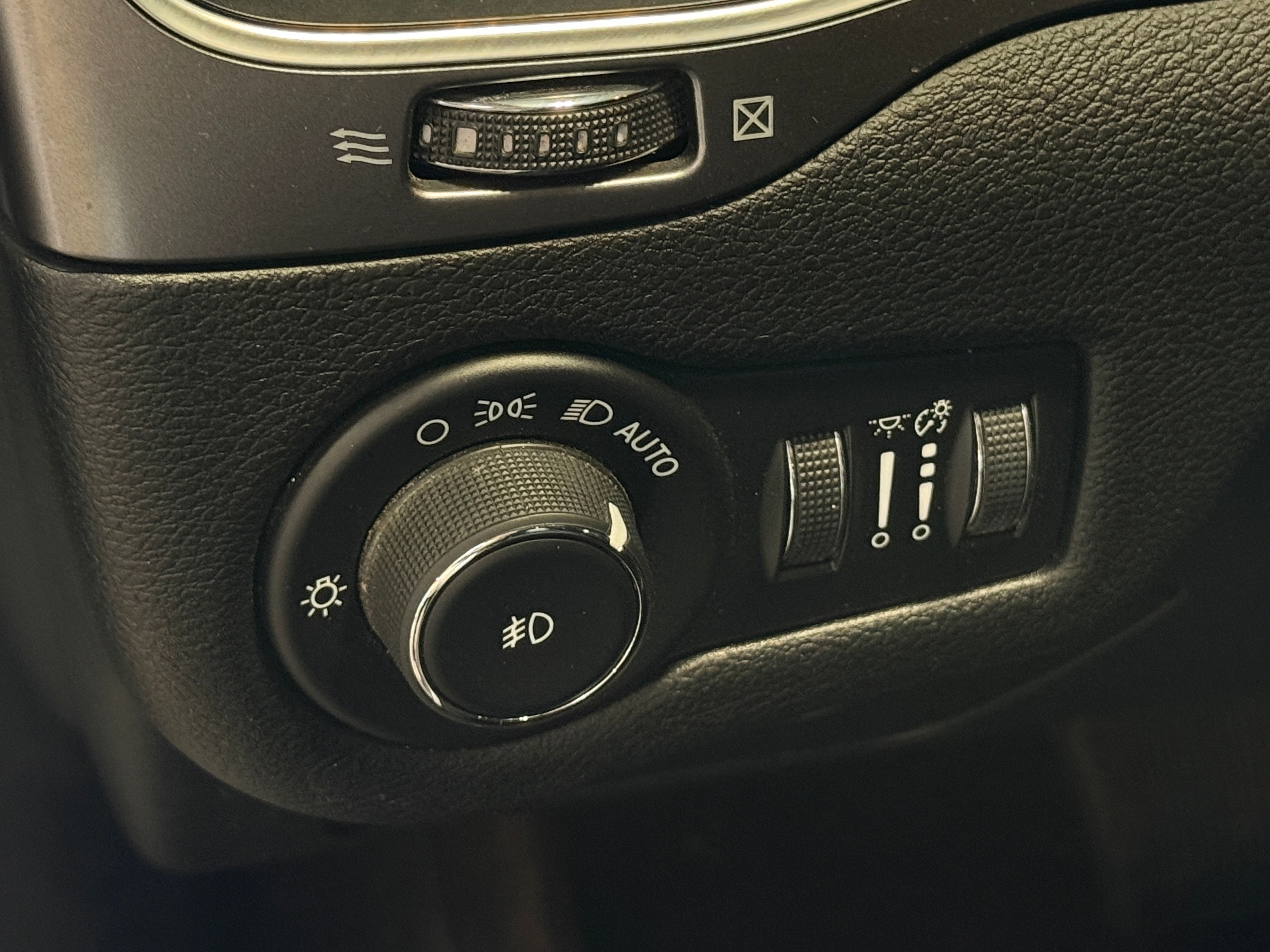 2019 Jeep Cherokee Latitude Plus - Photo 4
