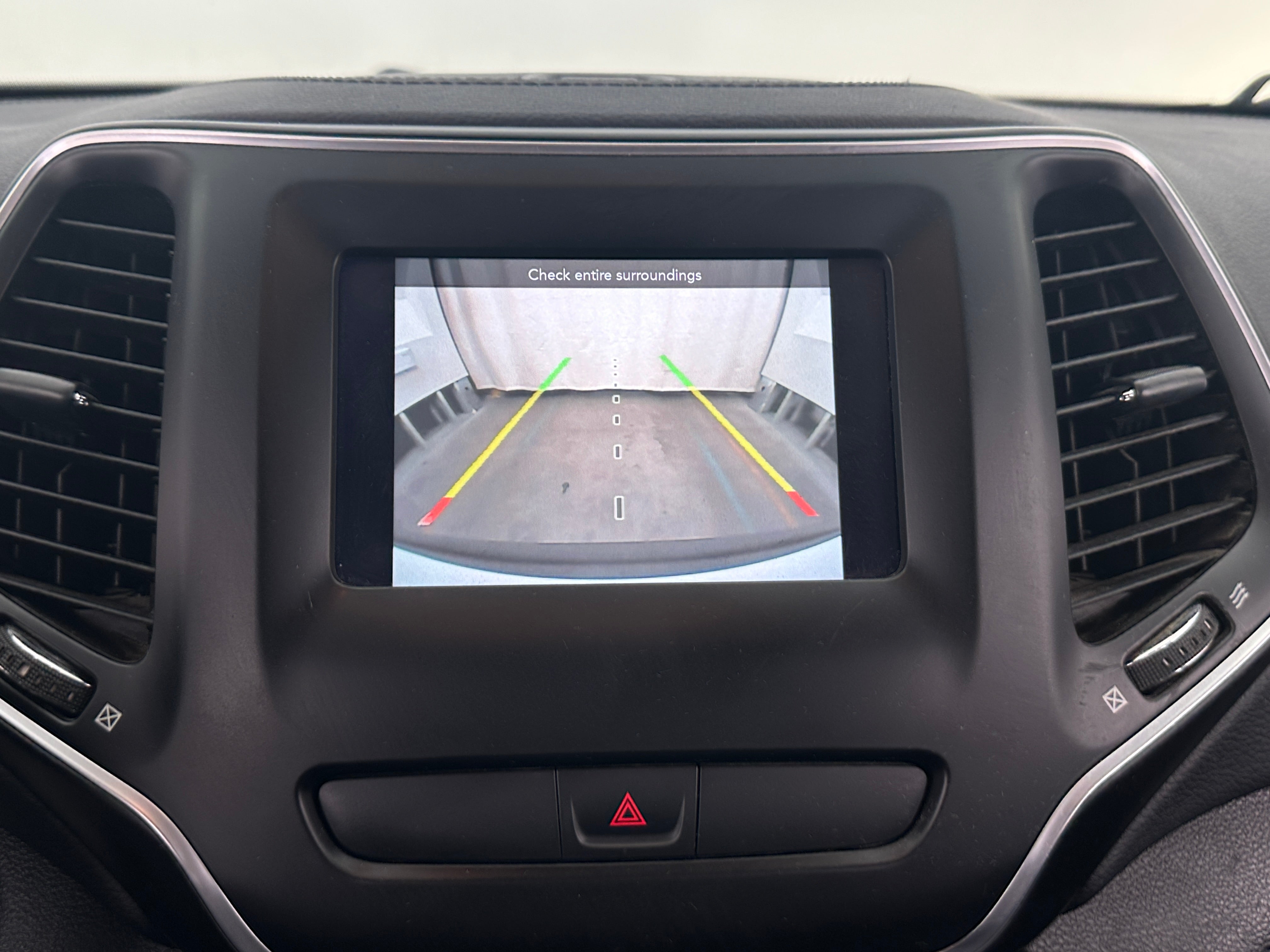 2019 Jeep Cherokee Latitude Plus - Photo 13