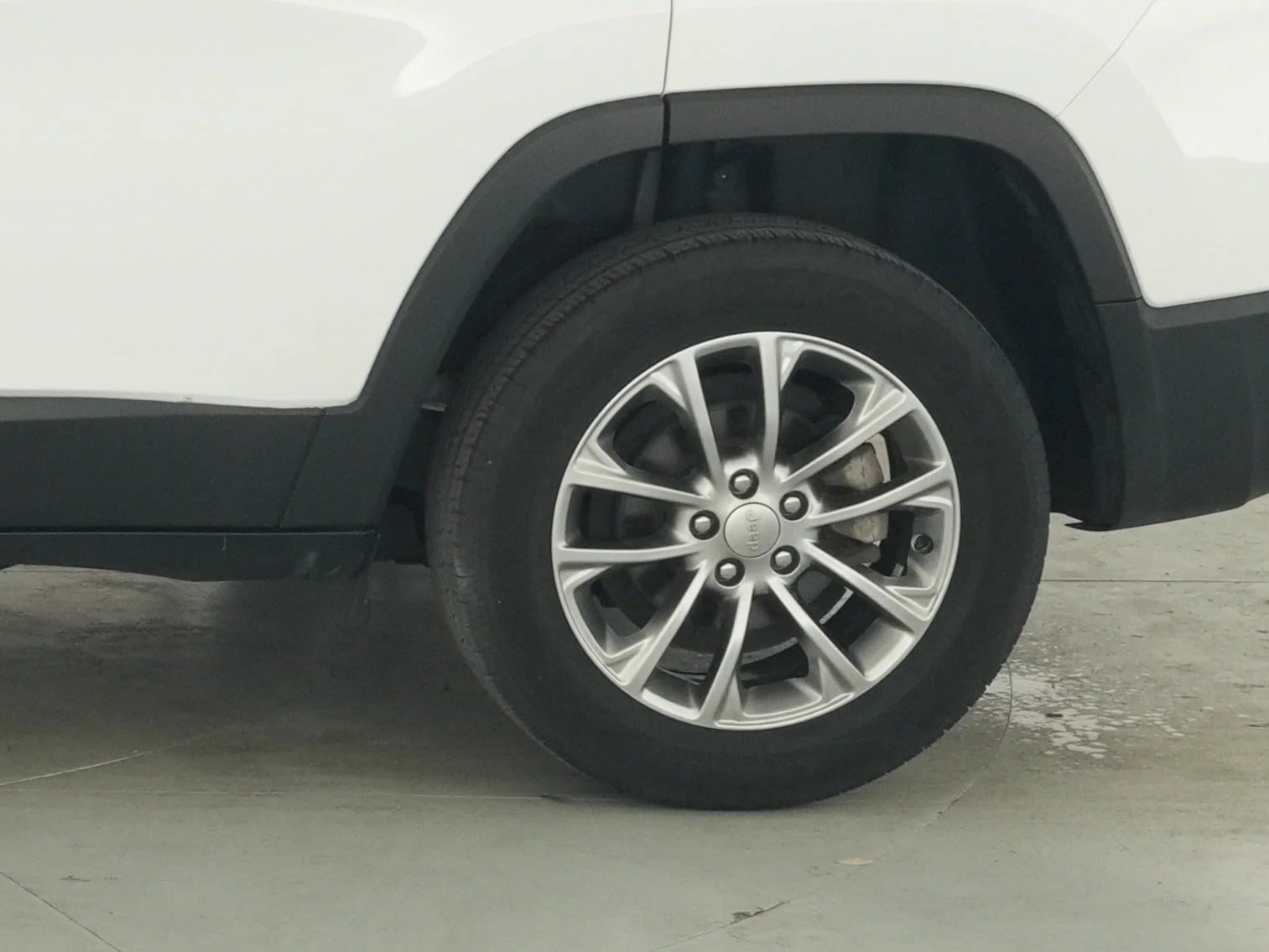 2019 Jeep Cherokee Latitude Plus - Photo 18