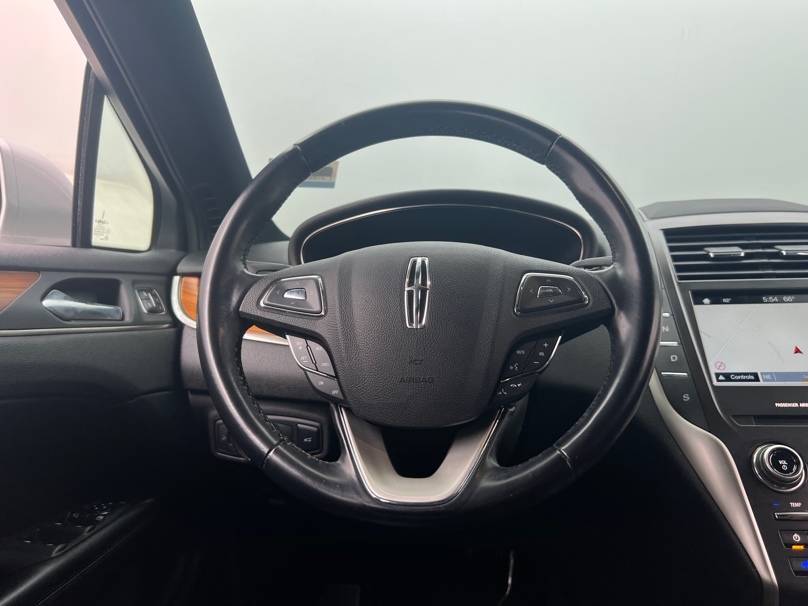 Thumbnail: 2017 Lincoln MKC - 4