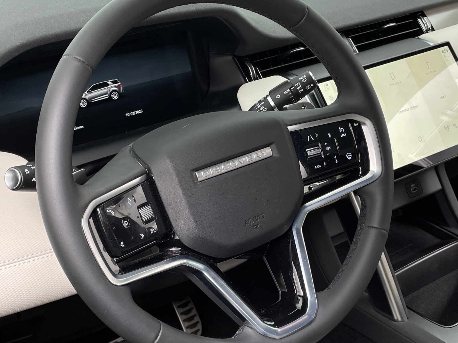 Thumbnail: 2024 Land Rover Discovery Sport - 4