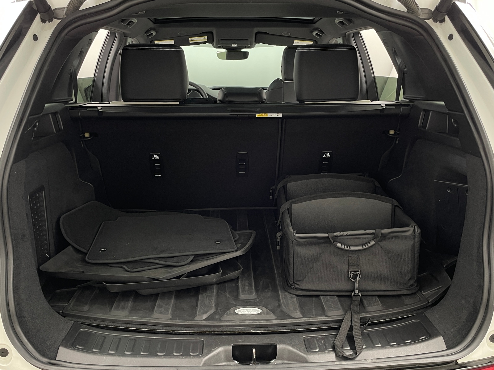 Thumbnail: 2024 Land Rover Discovery Sport - 6