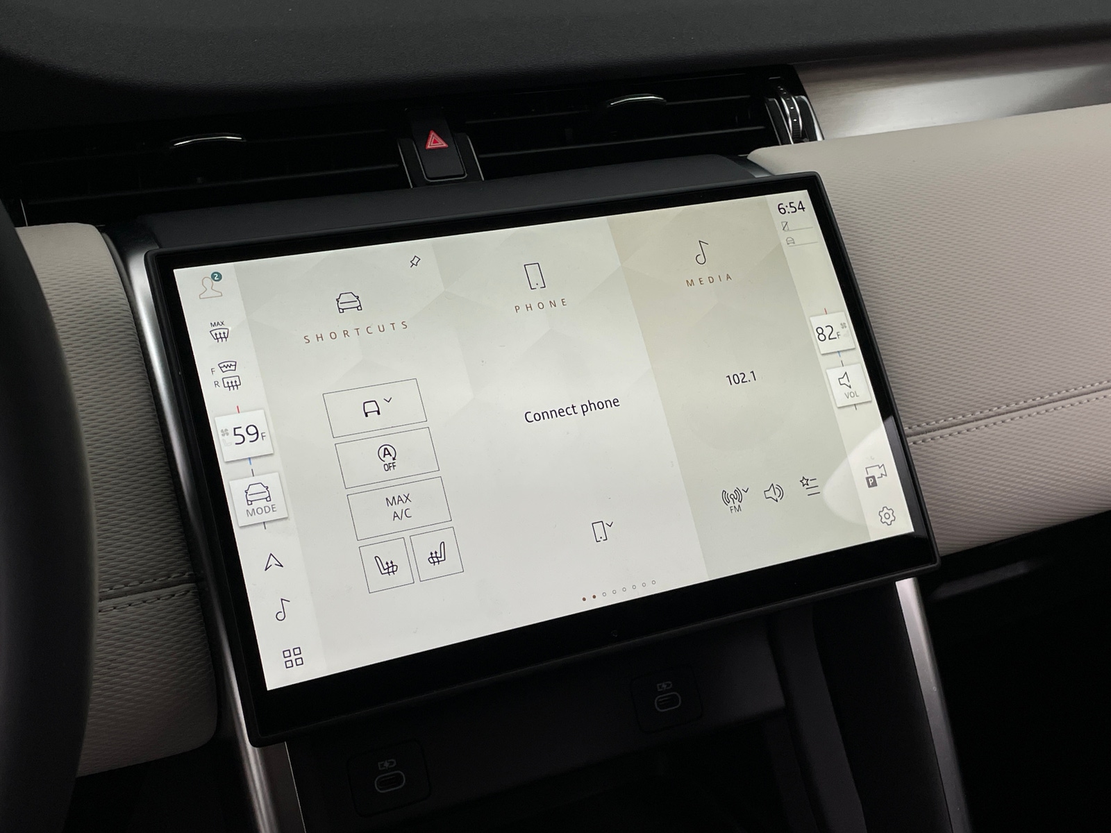 Thumbnail: 2024 Land Rover Discovery Sport - 3