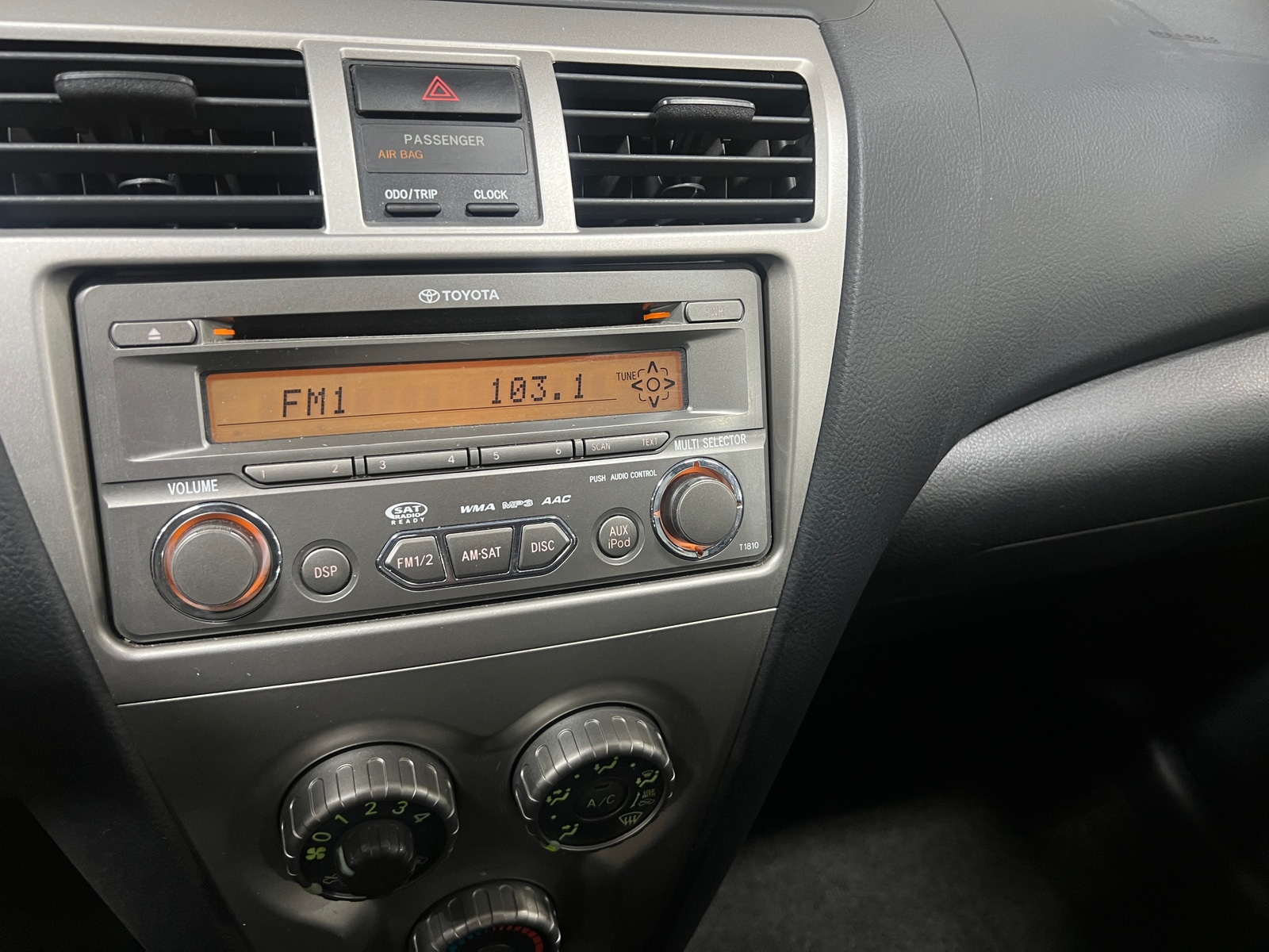 Thumbnail: 2012 Toyota Yaris - 4