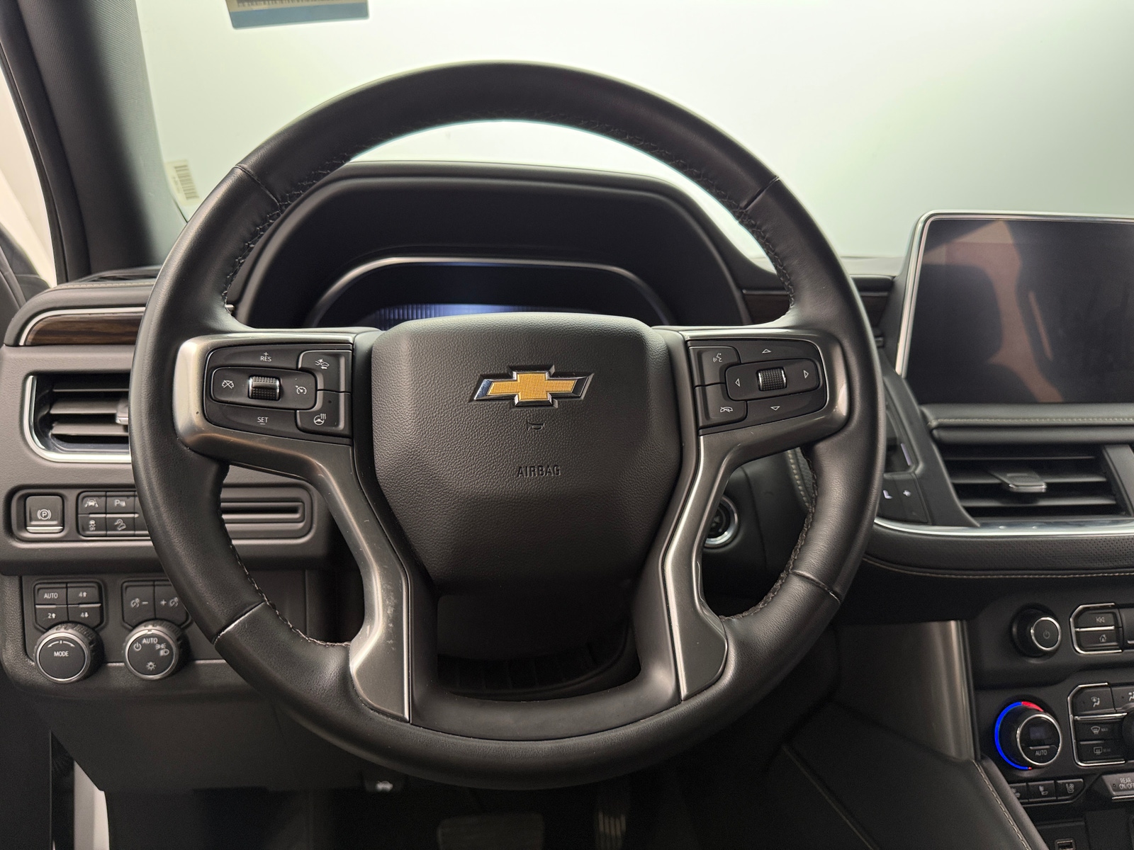 Thumbnail: 2023 Chevrolet Suburban - 4