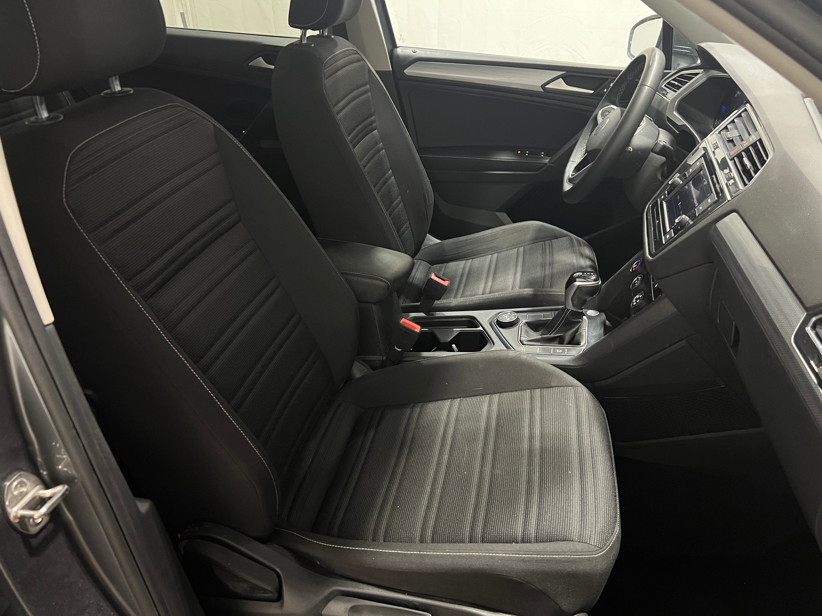 Thumbnail: 2023 Volkswagen Tiguan - 2