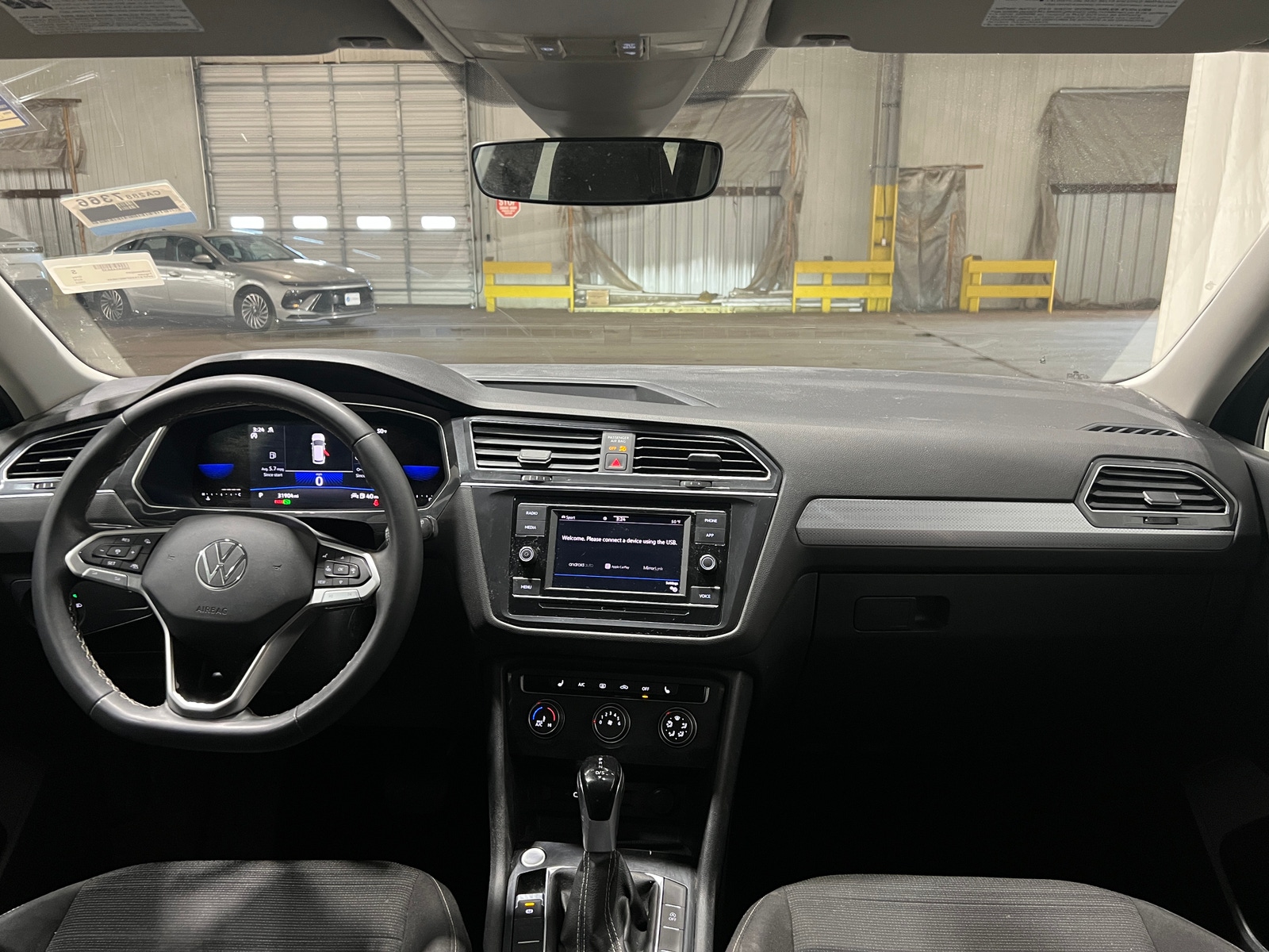 Thumbnail: 2023 Volkswagen Tiguan - 3