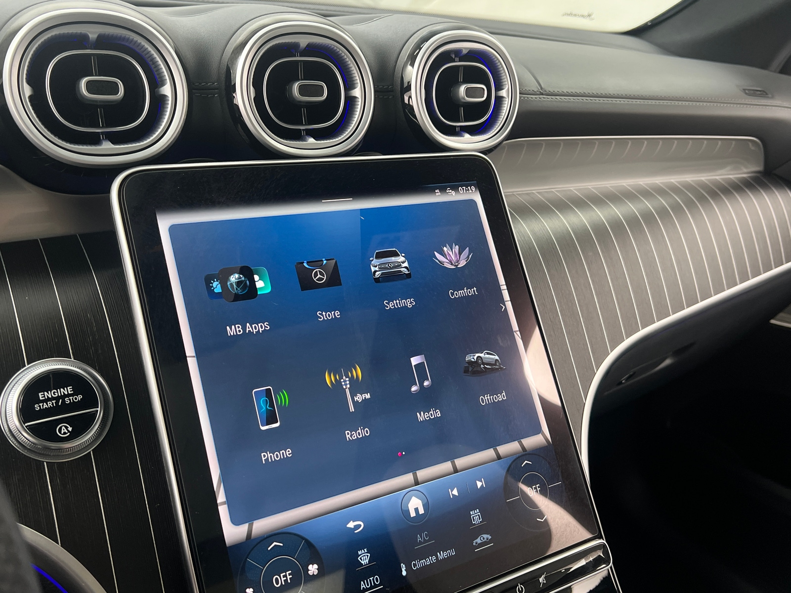 Thumbnail: 2023 Mercedes-Benz GLC - 3