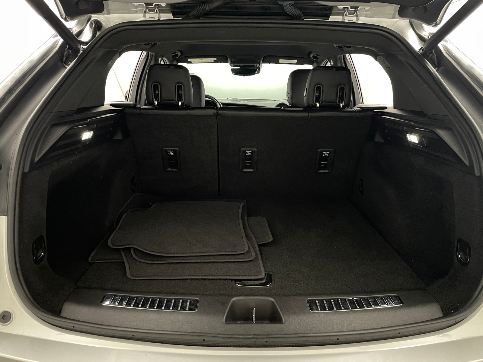 Thumbnail: 2022 Cadillac XT4 - 6