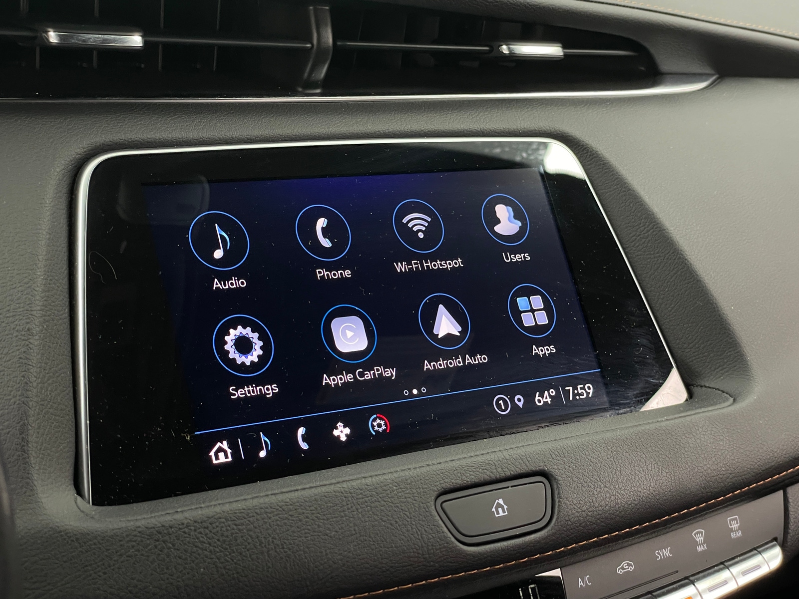 Thumbnail: 2022 Cadillac XT4 - 3