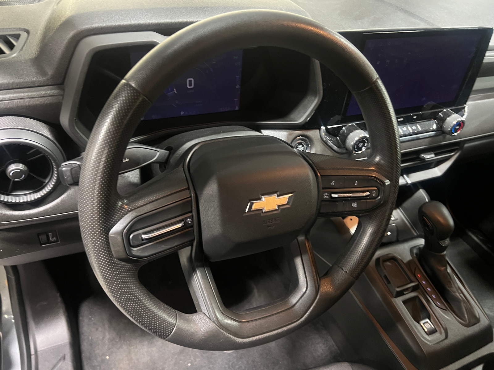 Thumbnail: 2023 Chevrolet Colorado - 5