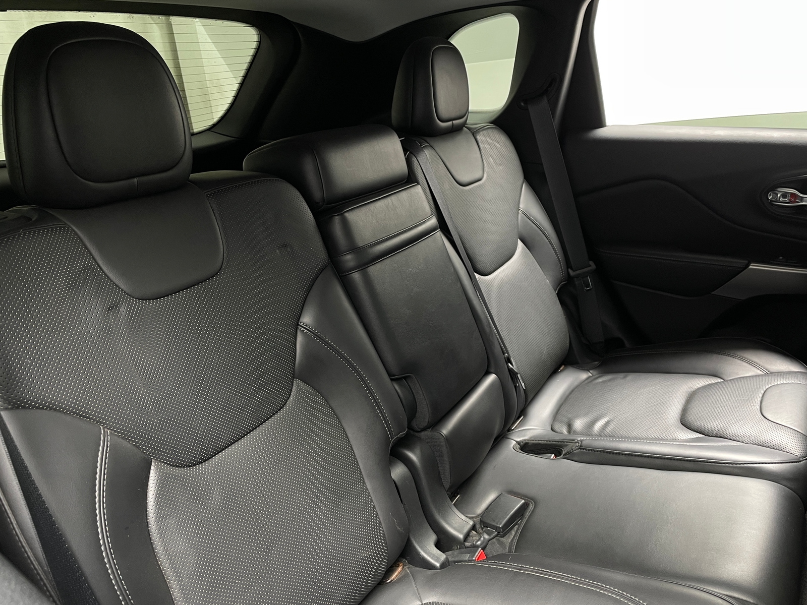 Thumbnail: 2019 Jeep Cherokee - 5