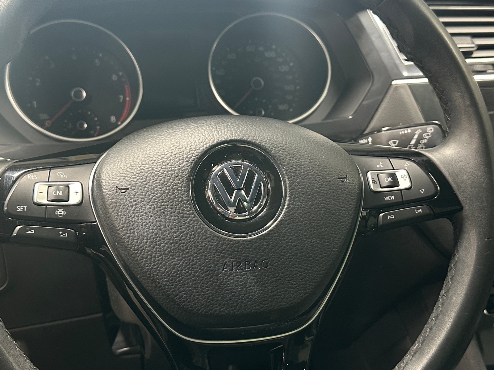 Thumbnail: 2020 Volkswagen Tiguan - 4