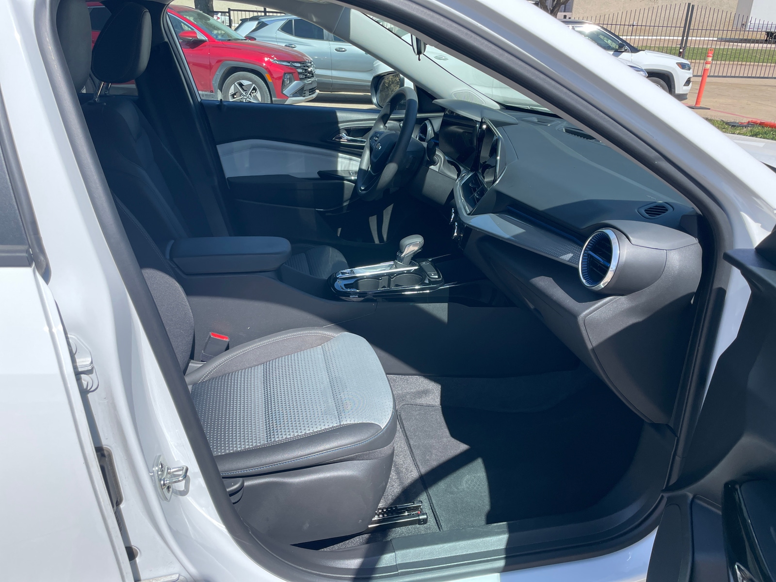 Thumbnail: 2025 Chevrolet Trax - 2