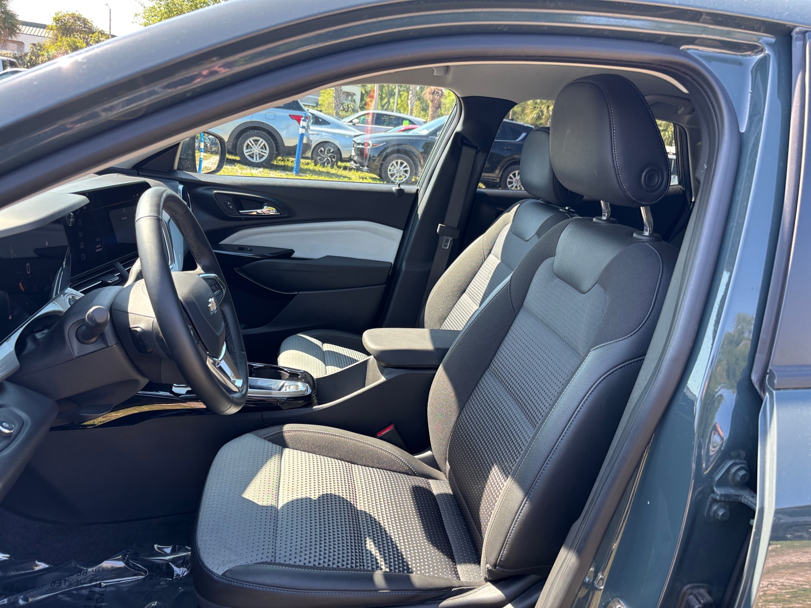 Thumbnail: 2025 Chevrolet Trax - 2