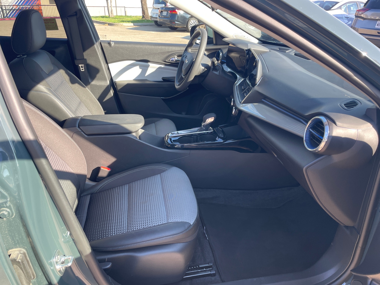 Thumbnail: 2025 Chevrolet Trax - 2