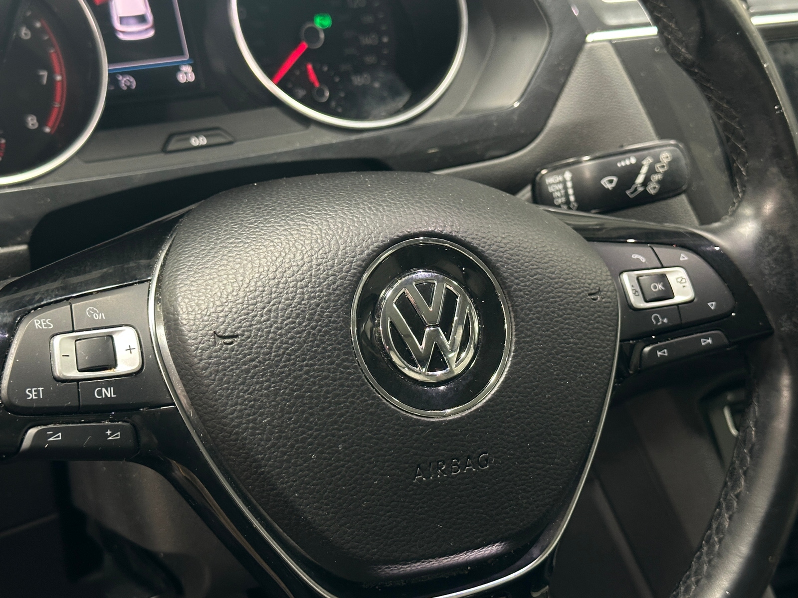 Thumbnail: 2018 Volkswagen Tiguan - 4