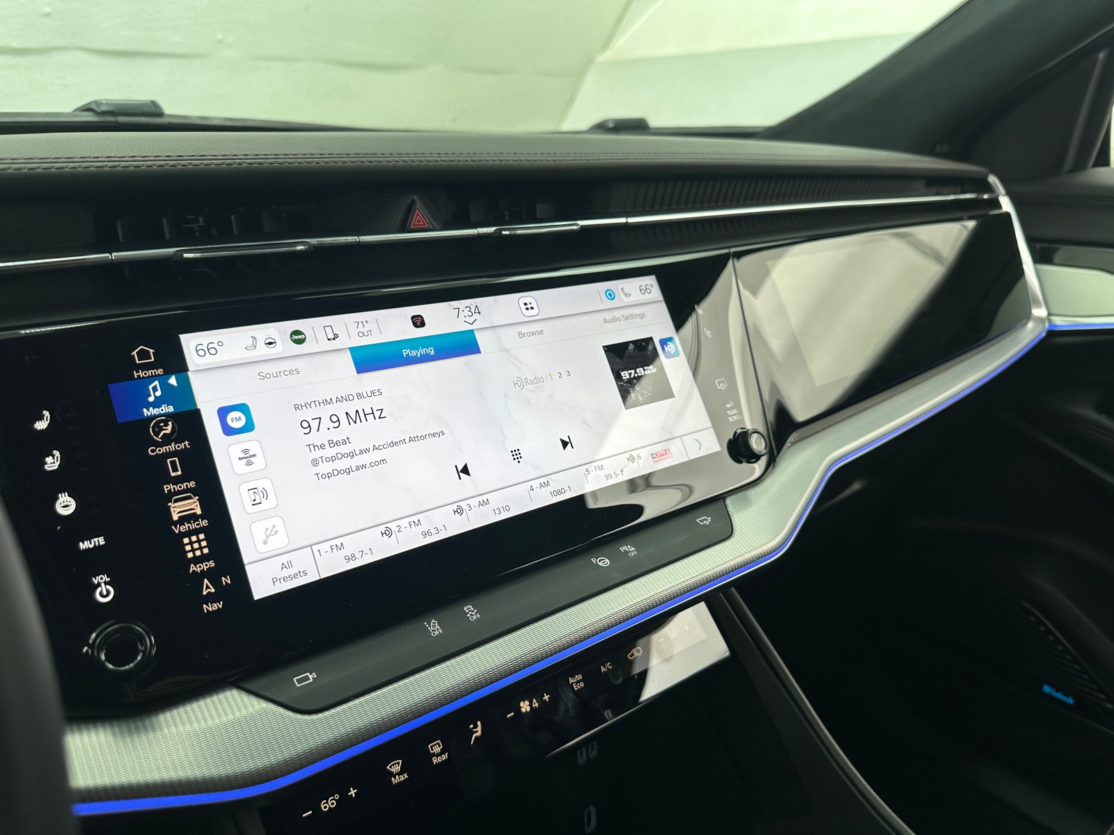 Thumbnail: 2024 Jeep Wagoneer S - 3