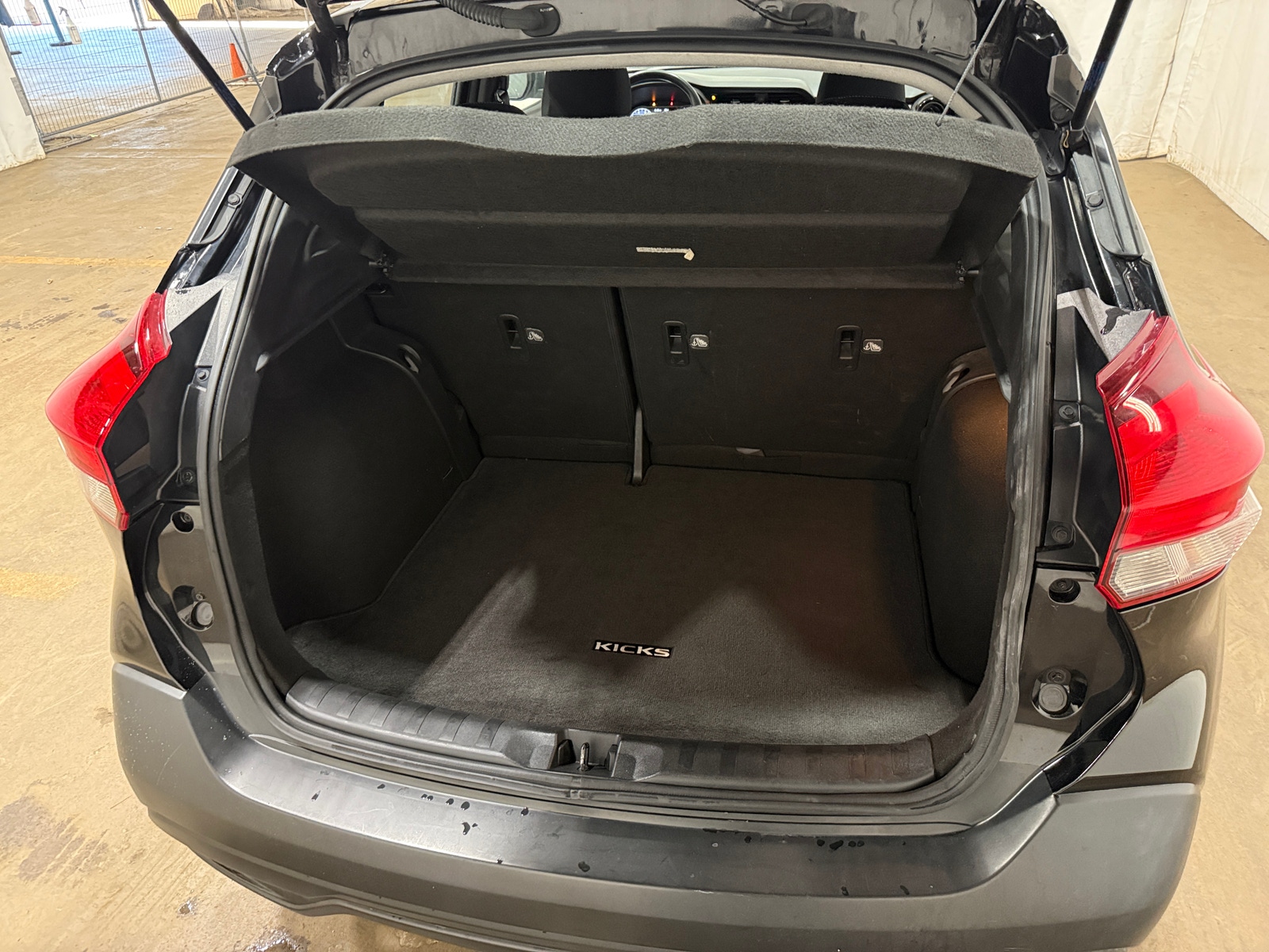 Thumbnail: 2018 Nissan Kicks - 7