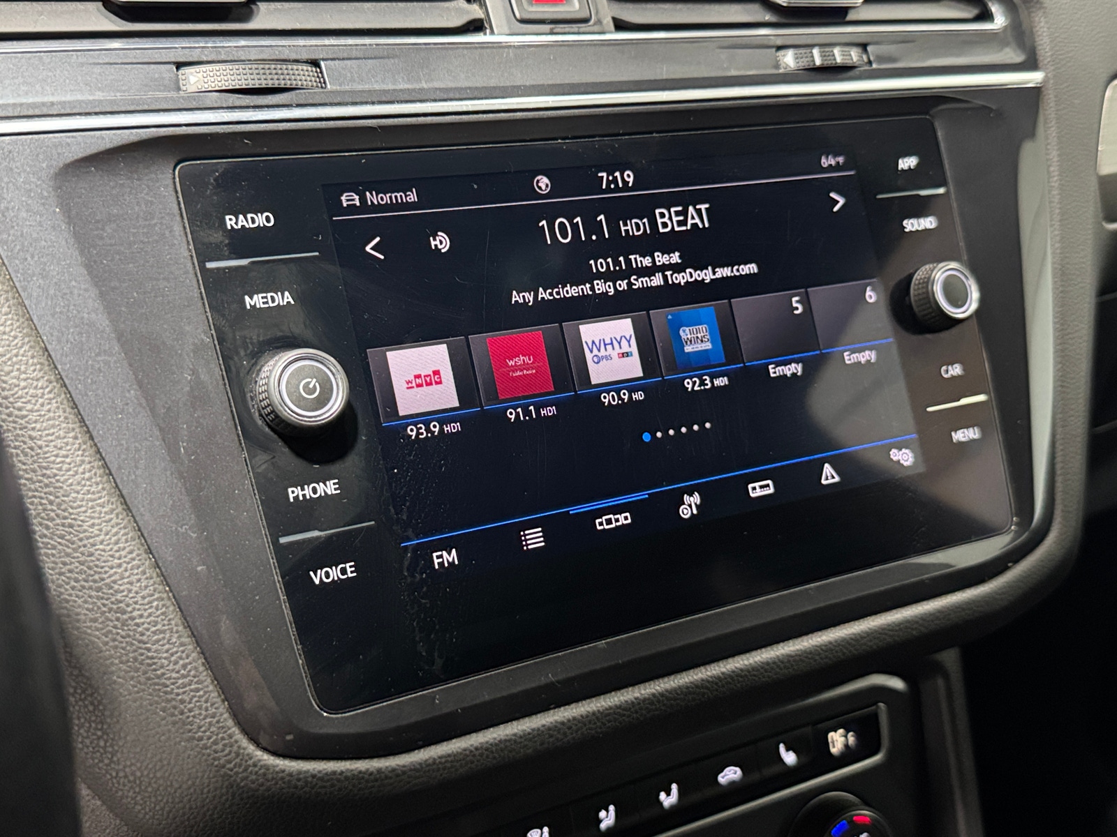 Thumbnail: 2021 Volkswagen Tiguan - 3