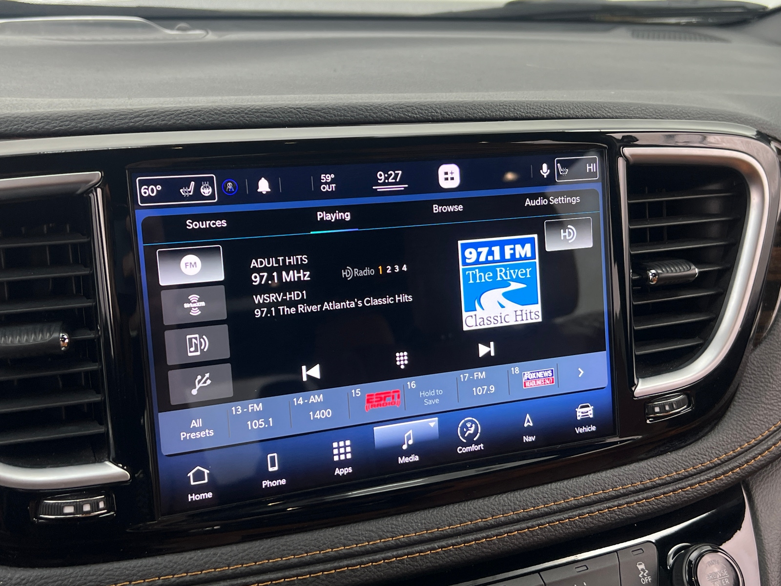 Thumbnail: 2021 Chrysler Pacifica - 3