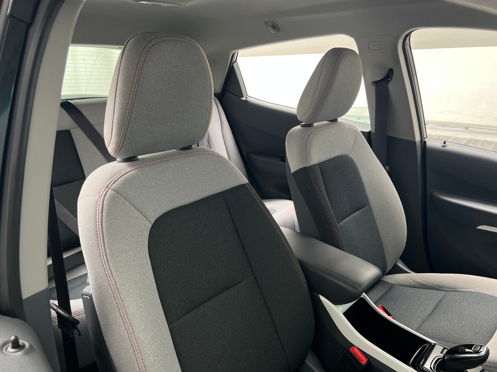 Thumbnail: 2017 Chevrolet Bolt EV - 2