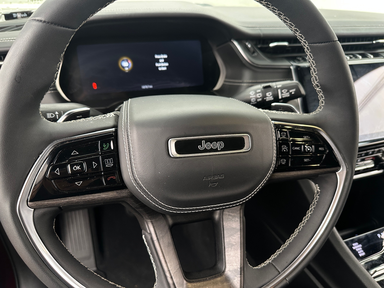 Thumbnail: 2023 Jeep Grand Cherokee - 4