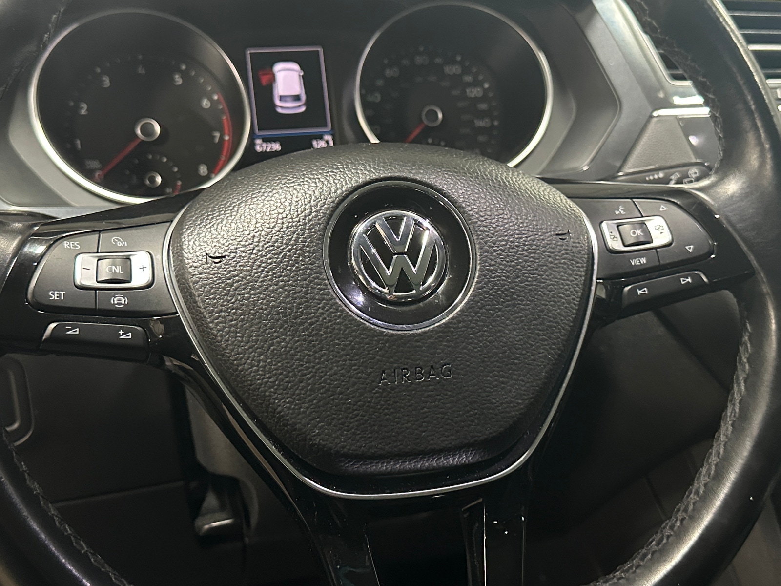 Thumbnail: 2019 Volkswagen Tiguan - 4