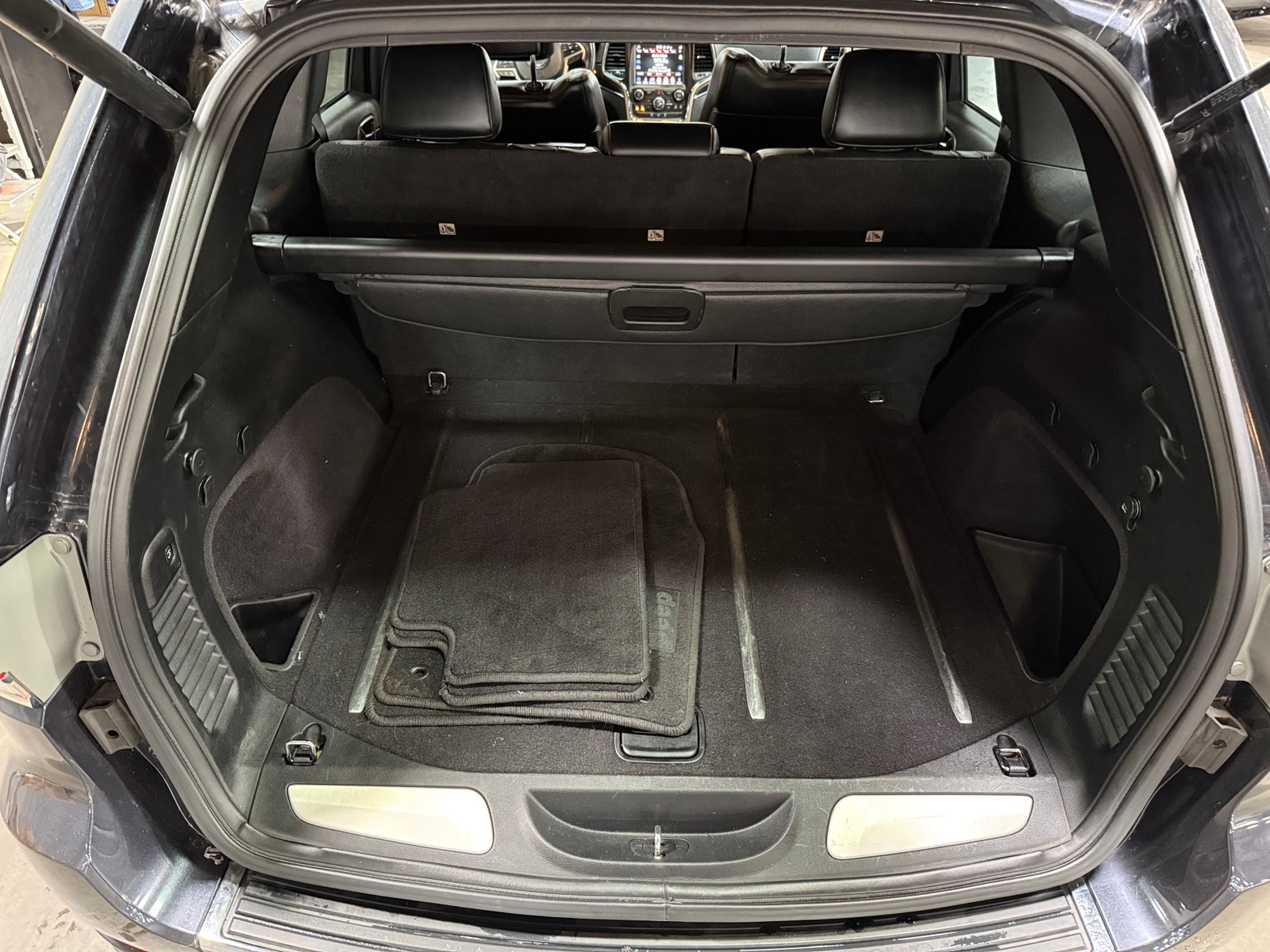 Thumbnail: 2015 Jeep Grand Cherokee - 6