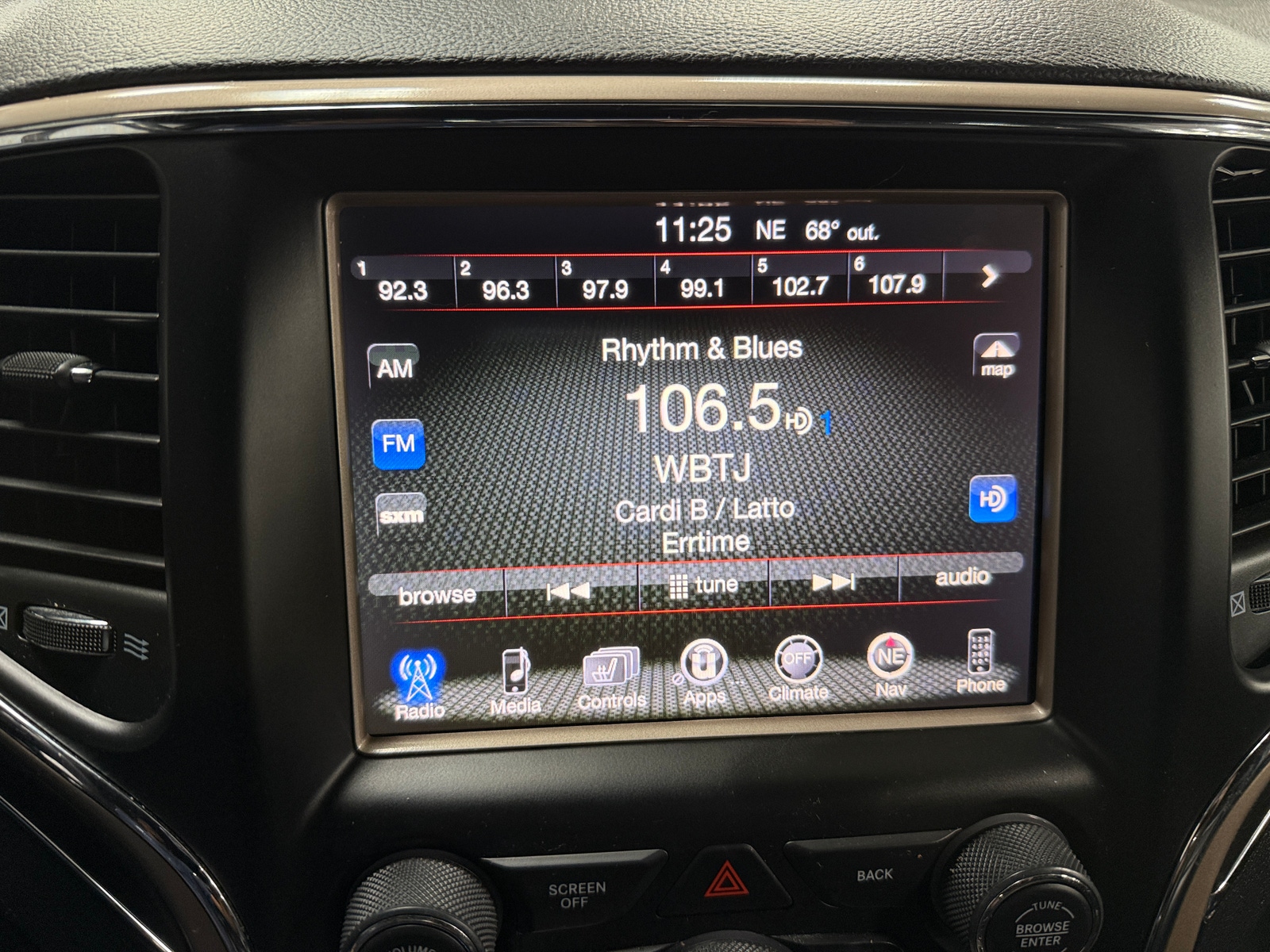 Thumbnail: 2015 Jeep Grand Cherokee - 3