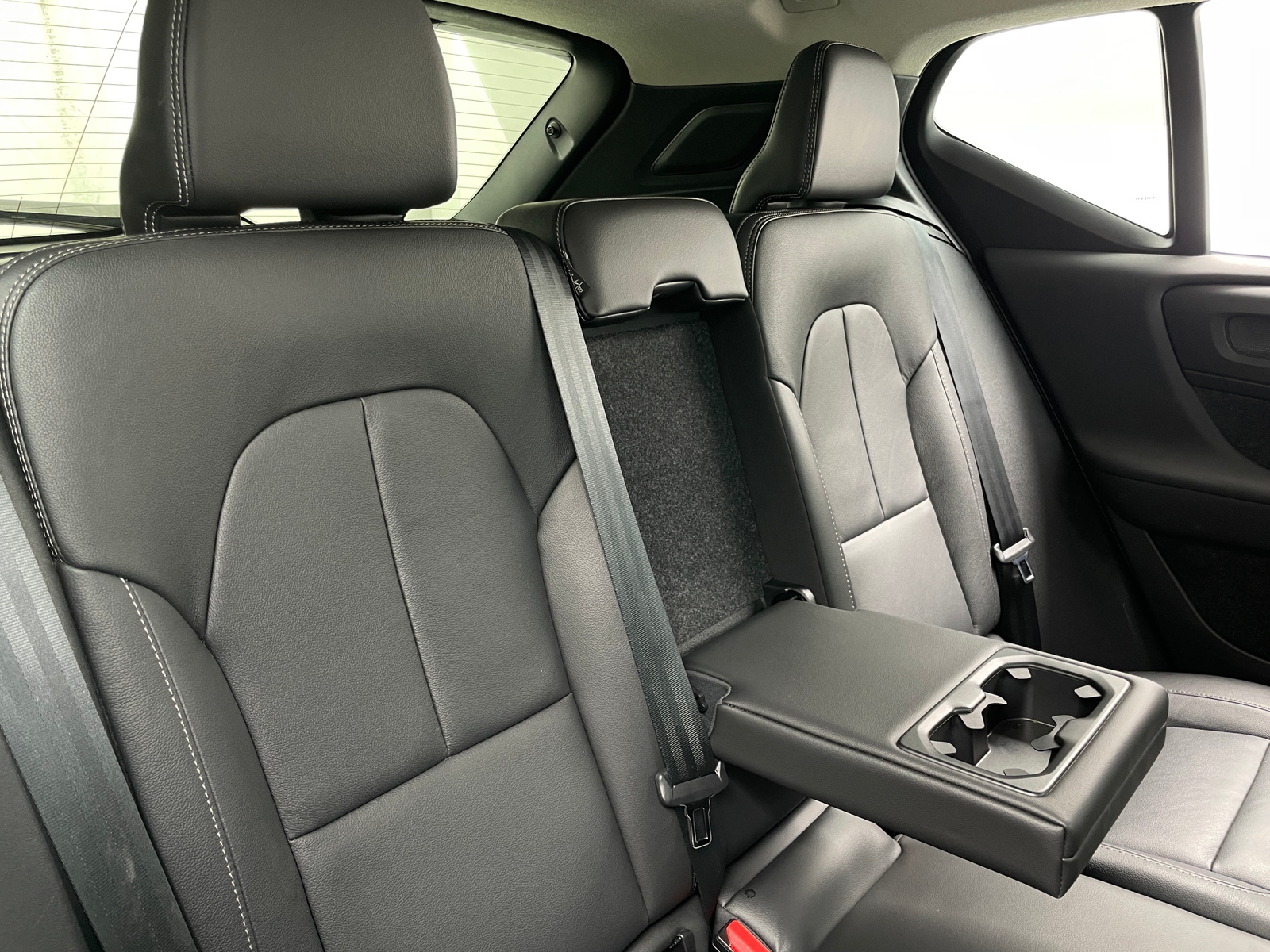 Thumbnail: 2024 Volvo XC40 - 5