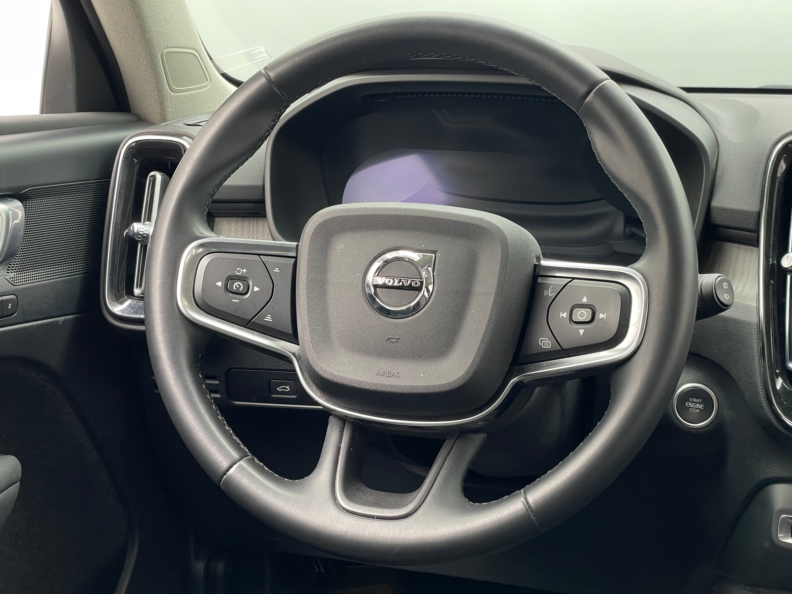 Thumbnail: 2024 Volvo XC40 - 4