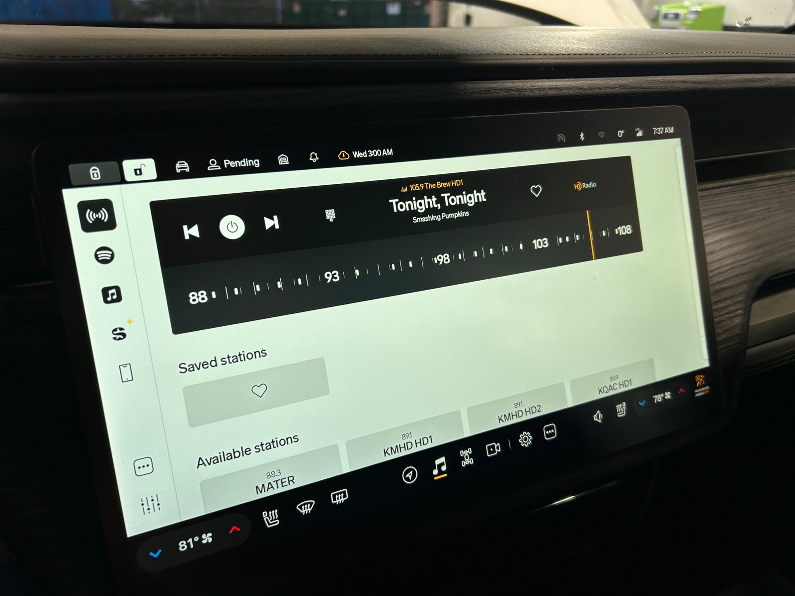 Thumbnail: 2024 Rivian R1S - 3