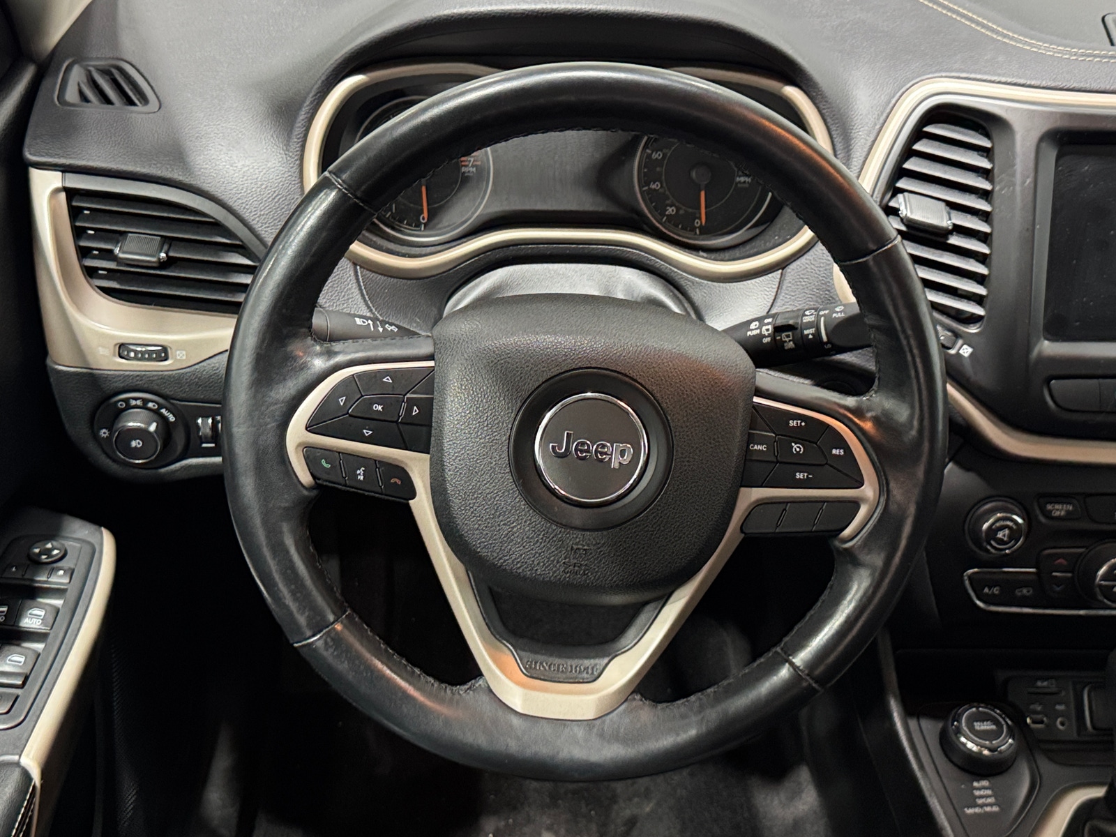 Thumbnail: 2018 Jeep Cherokee - 4