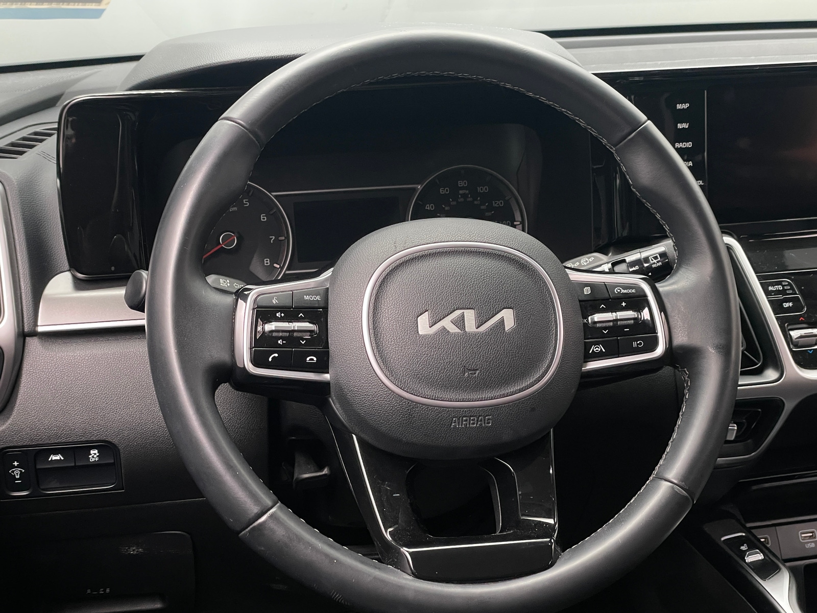 Thumbnail: 2022 Kia Sorento - 4