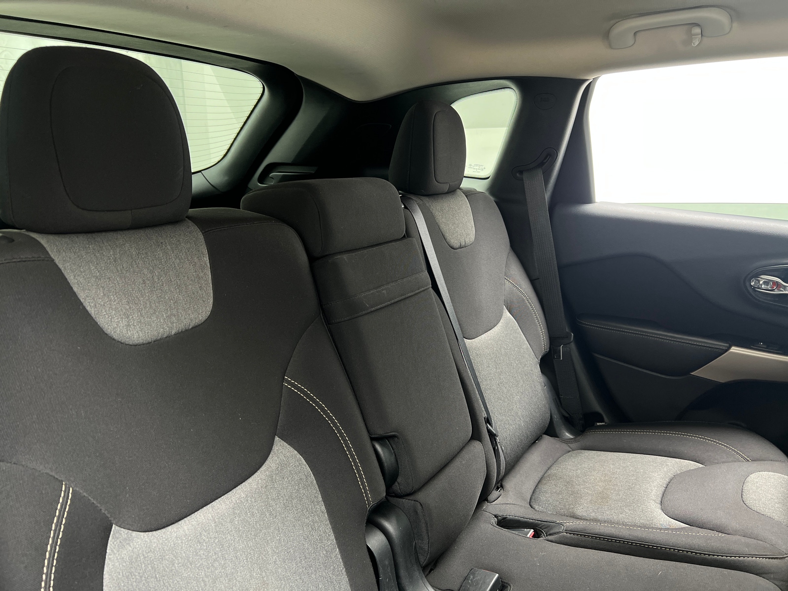 Thumbnail: 2018 Jeep Cherokee - 6