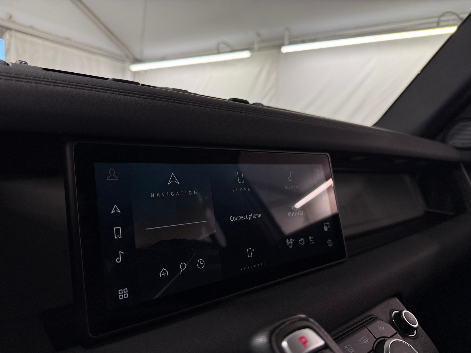 Thumbnail: 2022 Land Rover Defender - 4