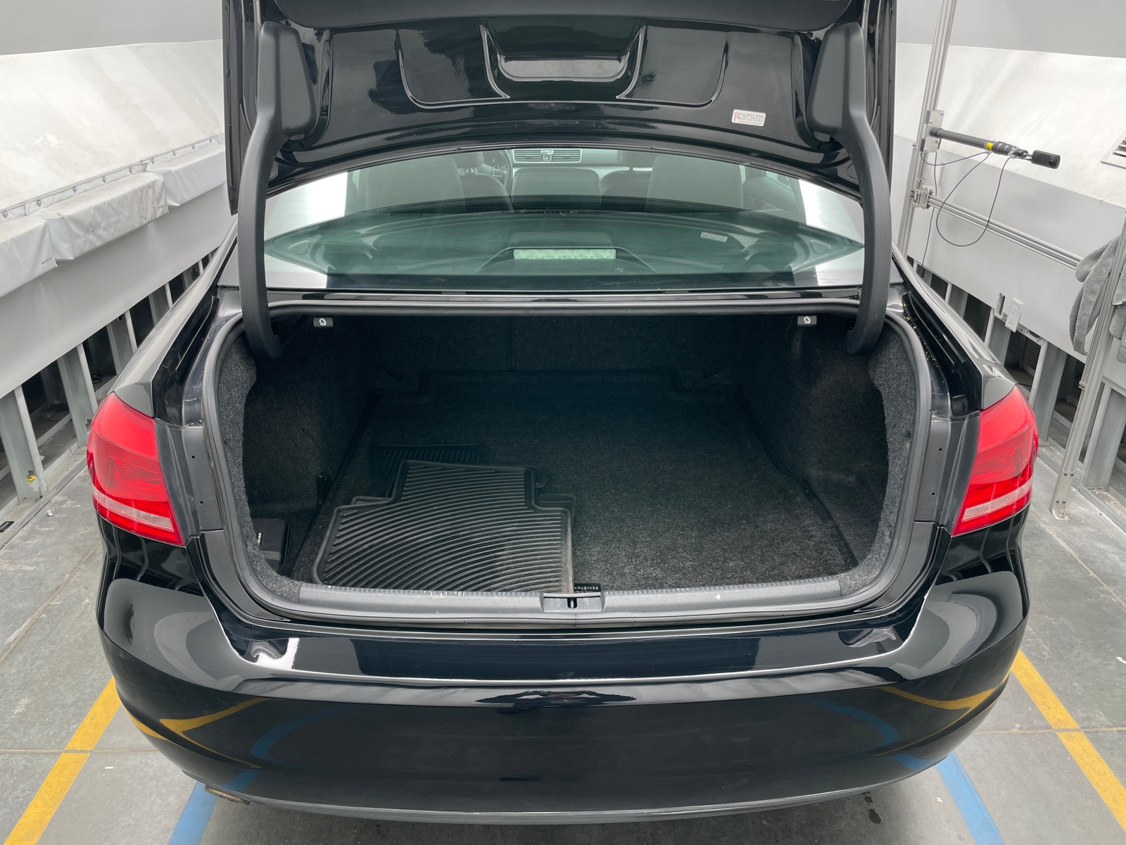 Thumbnail: 2013 Volkswagen Passat - 6